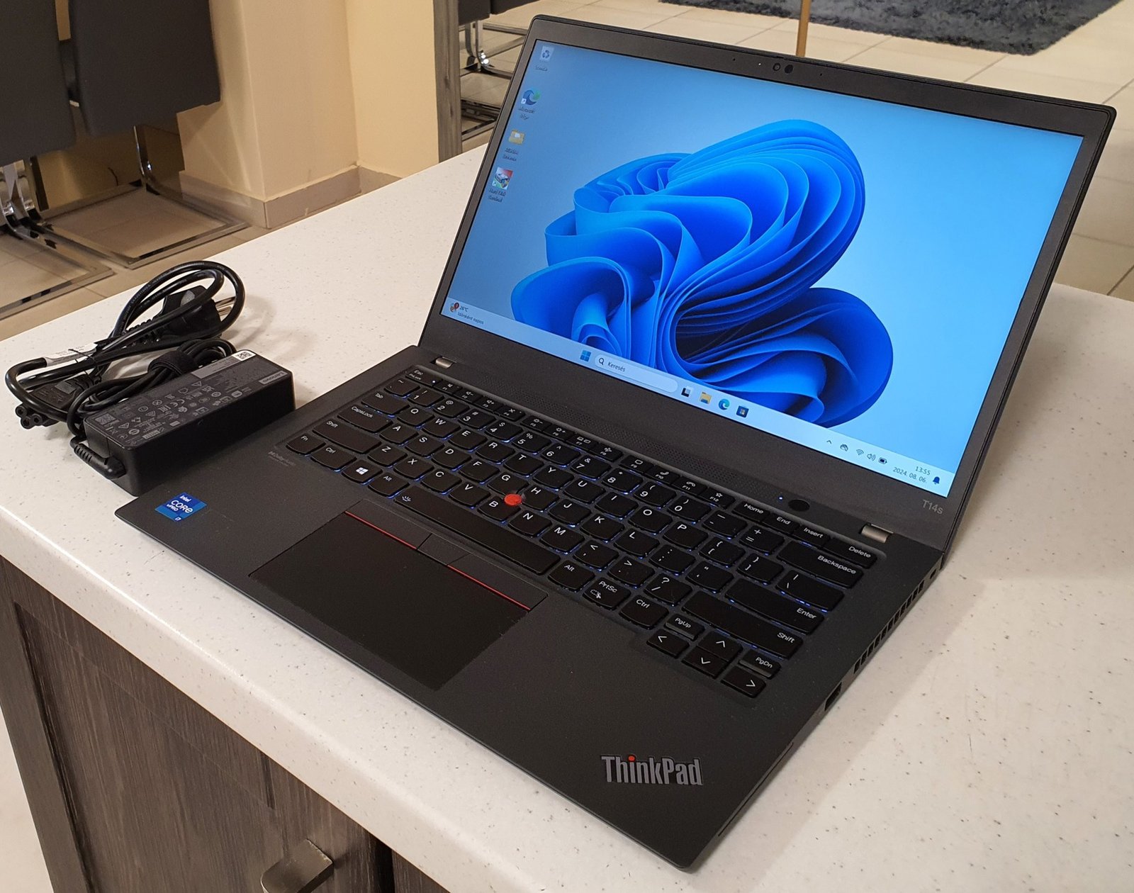 Pénztárcabarát áron eladó Lenovo ThinkPad T14S /i7-1185G7/16 GB/256 SSD/FHD/IPS/Garancia