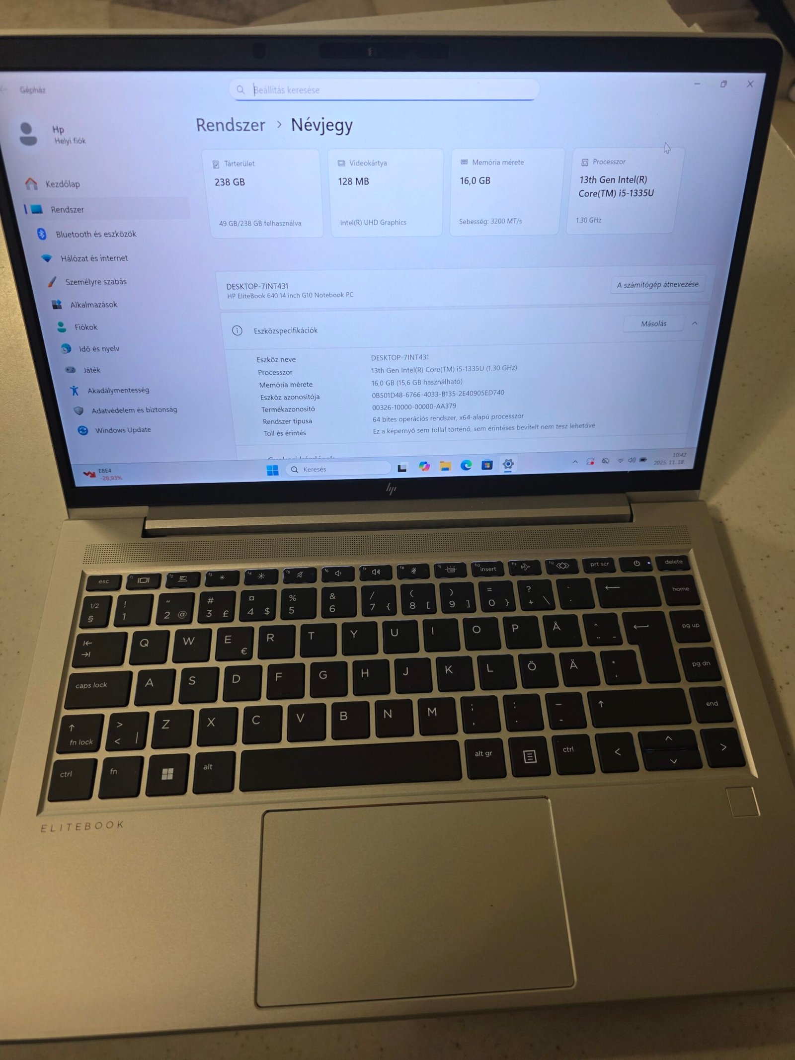 HP EliteBook 640 G10 i5-1335U 16GB RAM 256GB SSD FHD 1 év gyári helyszíni garancia